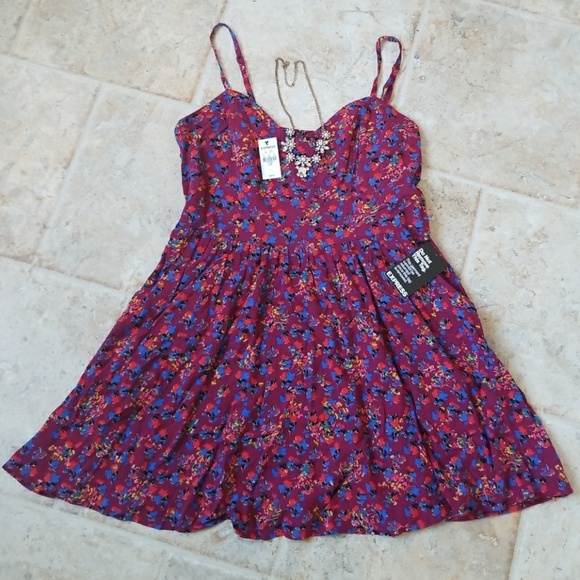 Express Dresses & Skirts - NWT EXPRESS Floral Sun Dress Midi Large